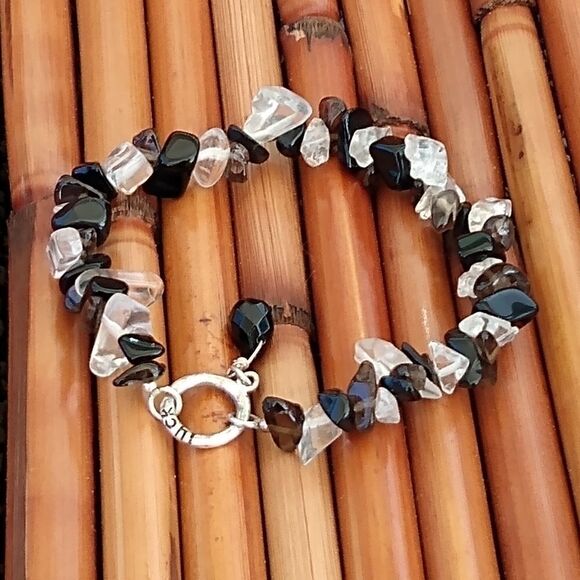 HANDMADE Black & White Stones w/Silver Accents LUCK Circular Charm Stretchable - Picture 1 of 11